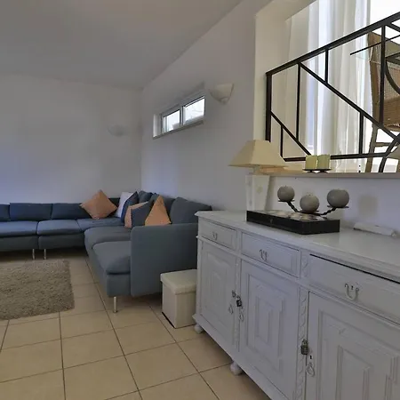 Villa Casa 32 Charming 2 Bedroom Townhouse A Few Minutes Walk To The And Praca