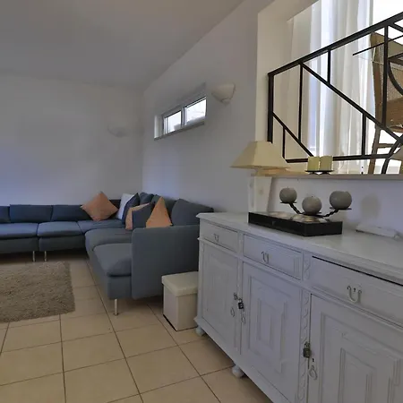 Casa 32 Charming 2 Bedroom Townhouse A Few Minutes Walk To The And Praca